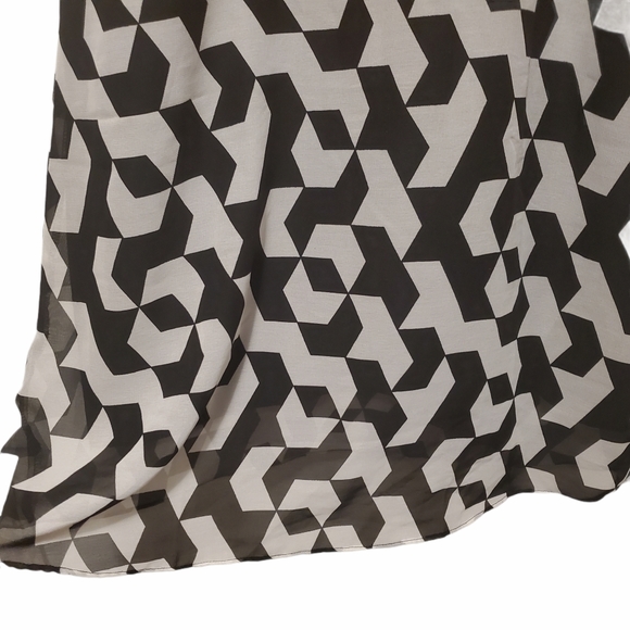 Red Dark and White Dress. Fits size 12. - Picture 5 of 11